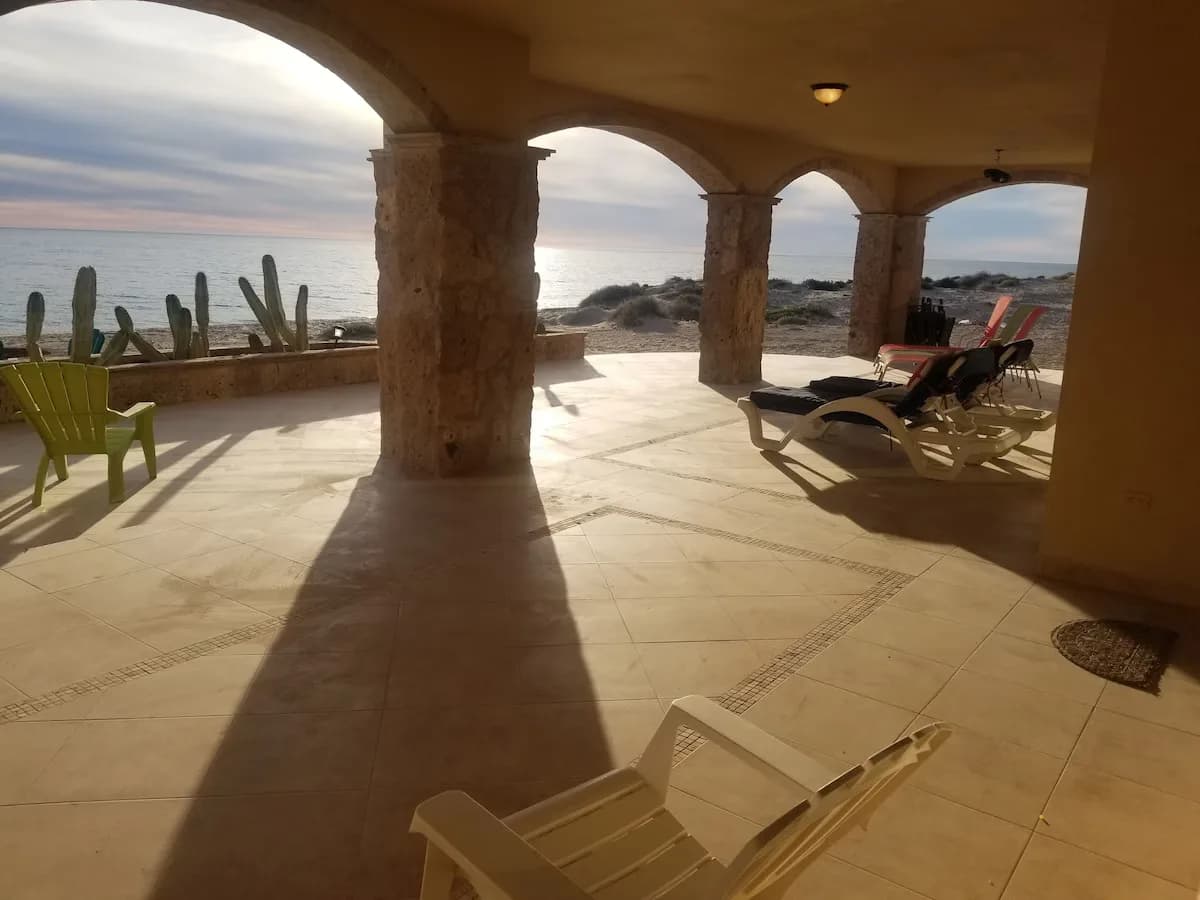 OCEANFRONT Beachfront 5 Bdrm 5.5 Bath Pool Table. Private. Gated. Huge kitchen!