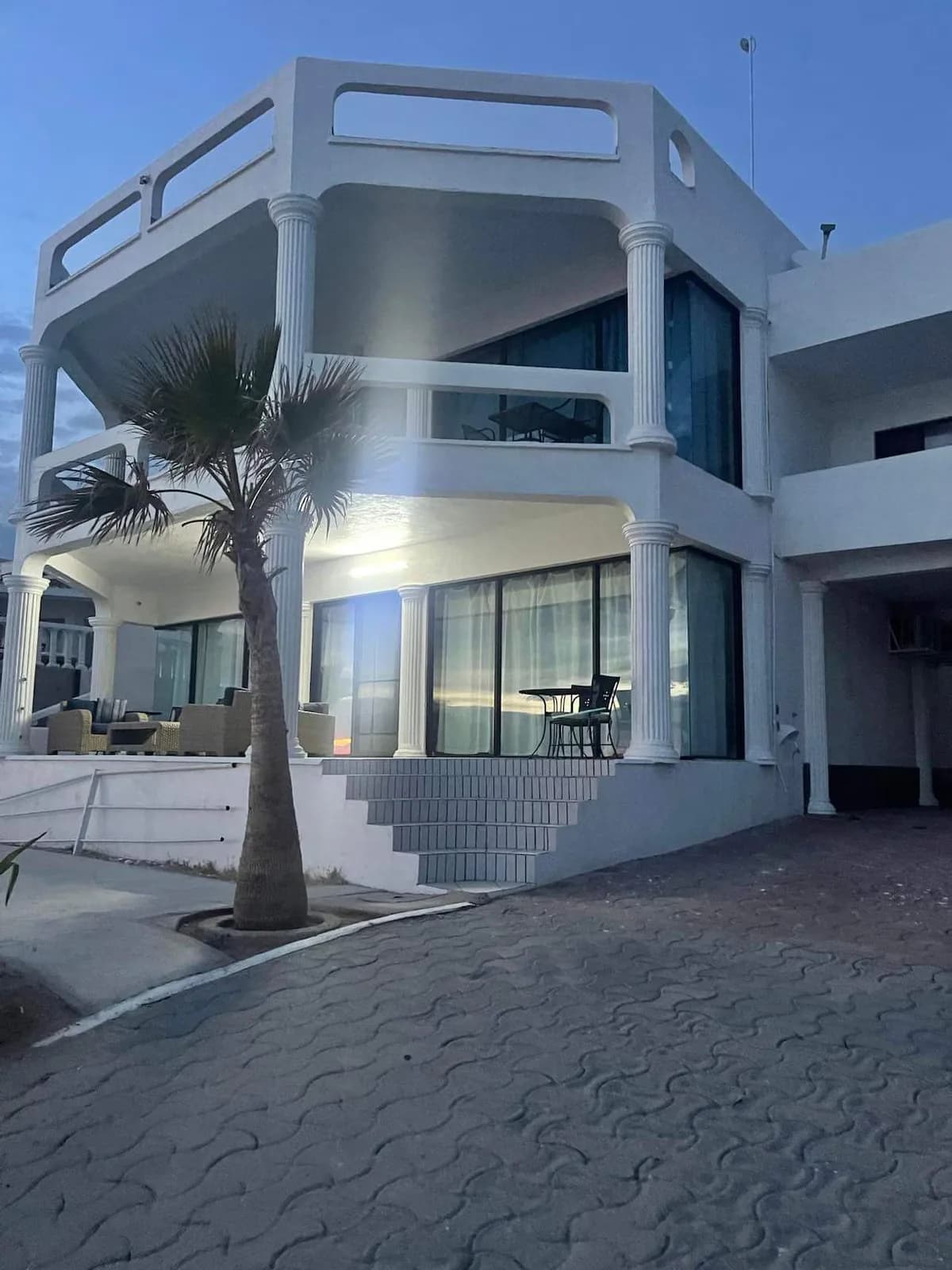 Oceanfront 10 bdrm 5 kitchen. Rent 6 bdrm Main House @ base price or add casitas