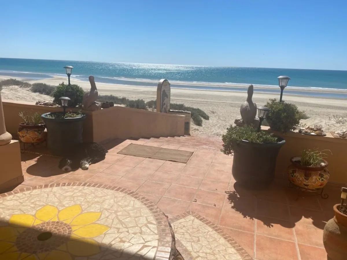 BEACH FRONT SLEEPS 12 in beds Dog Friendly